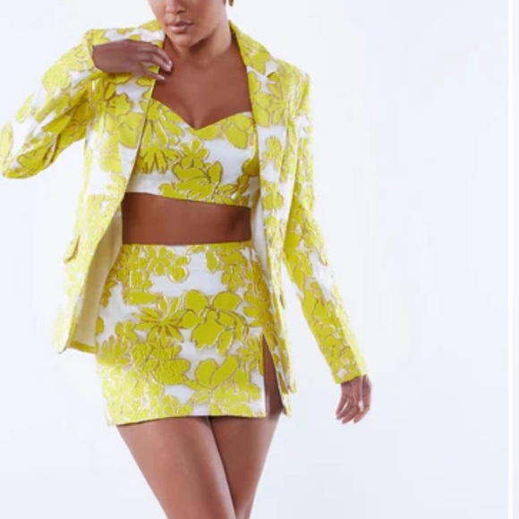 Fashion Nova Poppy Embroidered Yellow Blazer NWT - Picture 3 of 11